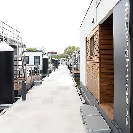 Hausboot Bernstein Botel *