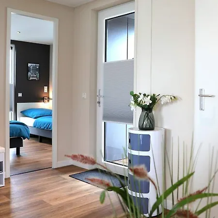 Hausboot Bernstein Botel