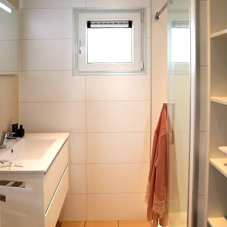 Hausboot Bernstein Botel Ribnitz-Damgarten