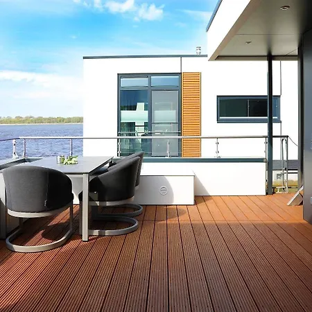 Hausboot Bernstein * Ribnitz-Damgarten