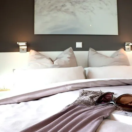 Hausboot Bernstein Botel Ribnitz-Damgarten