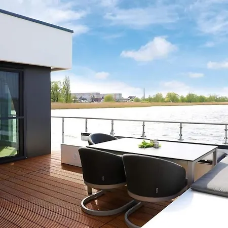 Botel Hausboot Bernstein